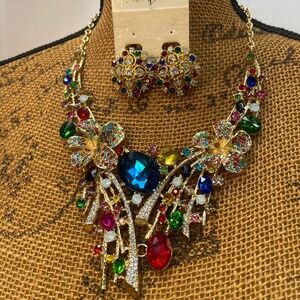 Stunning Rhinestone Necklace and earrings set